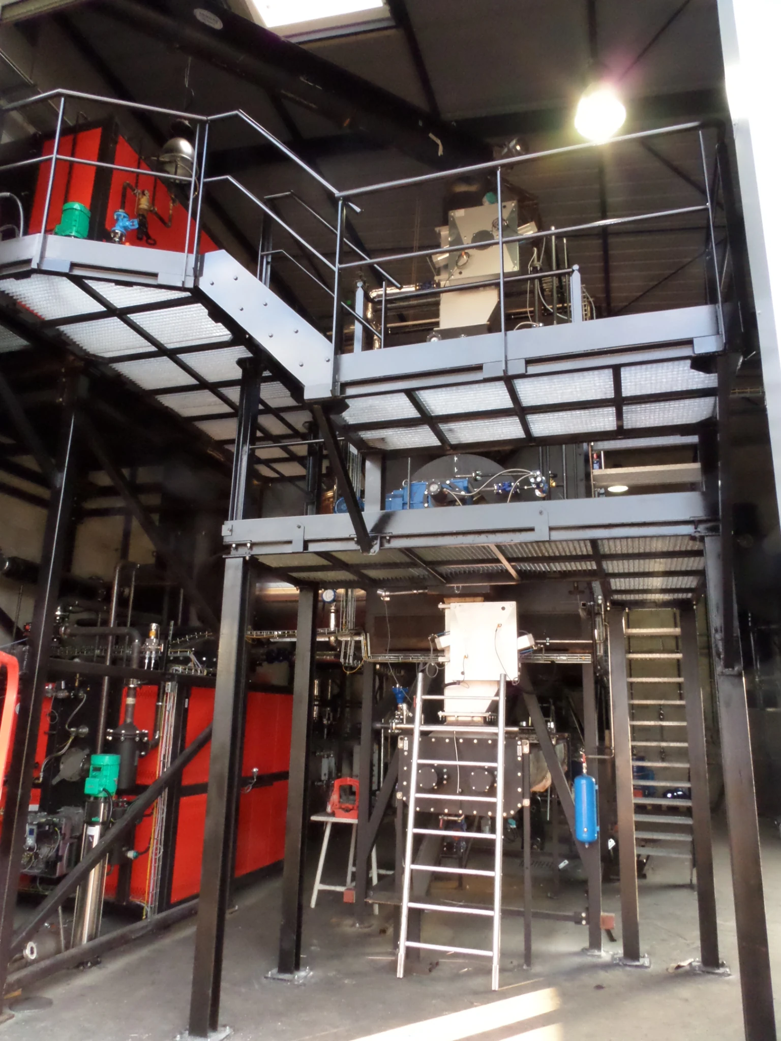 Industrial thermolysis installation